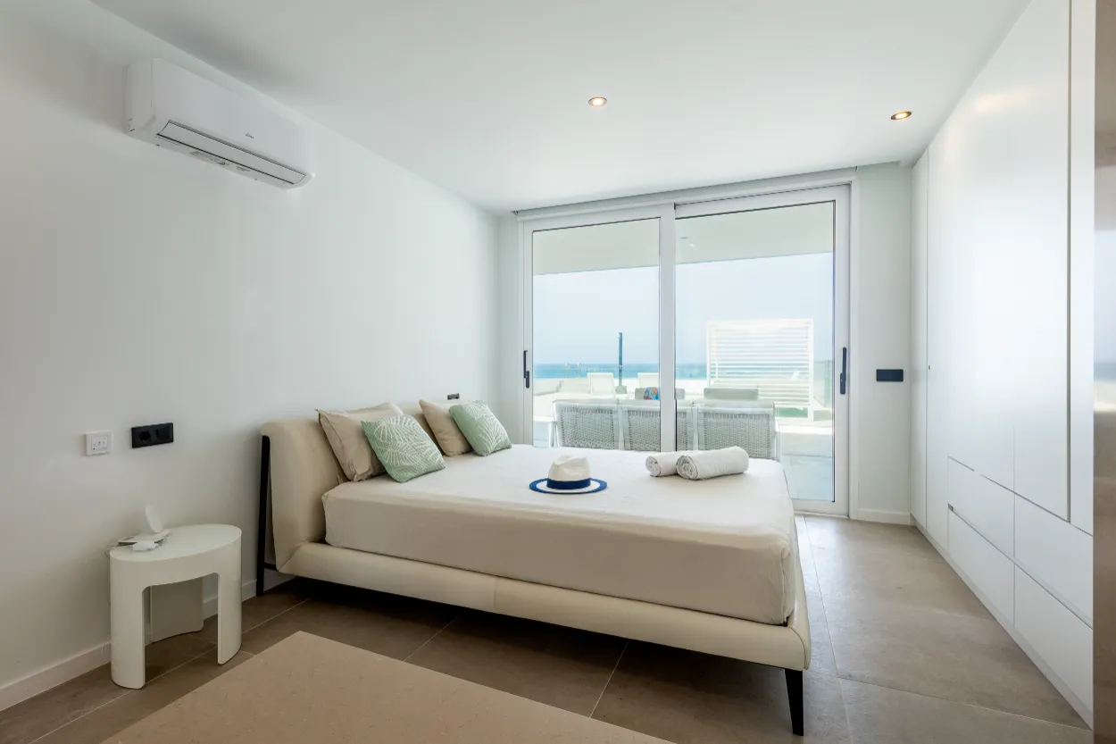 Vista del Silencio - bedroom-with-terrace-sea-view
